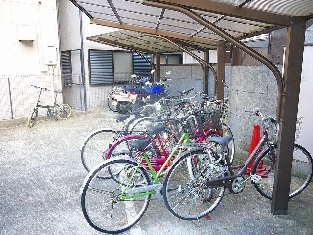 パルスコート新大宮のその他共用部分|駐車場です