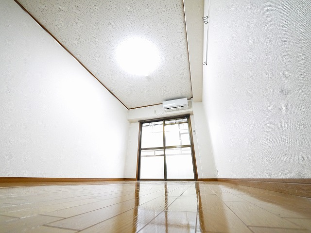 パルスコート新大宮の洋室|スタンダードな洋室です