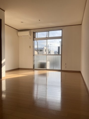 【居間・リビング】 | 安藤ハイツ | 2Kのお部屋をリノベーションしているので広い居室です