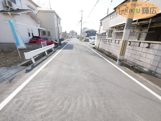 加古郡播磨町北本荘　土地の前面道路含む現地写真|前面道路が幅員6ｍあります。