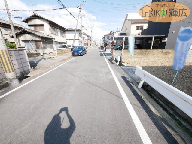 加古郡播磨町北本荘　土地の前面道路含む現地写真