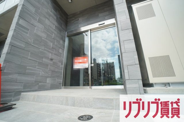 東ビル本町のエントランス