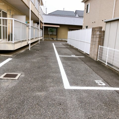 【駐車場】 | コーポ日浅5 | 駐車場に車を止められます