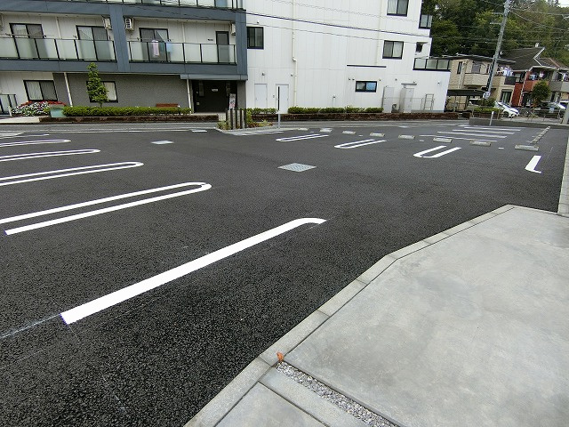 フォンターナ・ポルタの駐車場