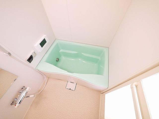 エクセレント天理の居間・リビング|南向きなので日当たり抜群です