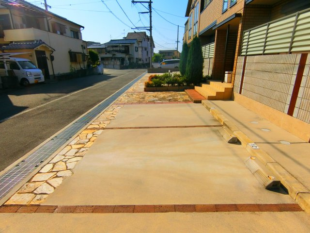 エーデル自由丘の駐車場