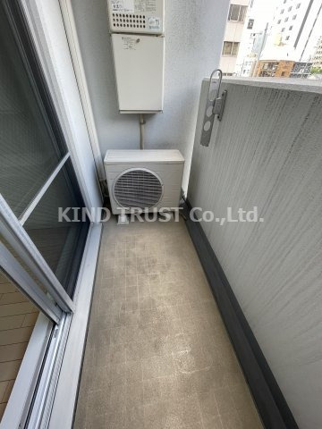 プロシード大阪梅田ポーションのバルコニー|外からの目が気にならないバルコニーで洗濯物が干せます