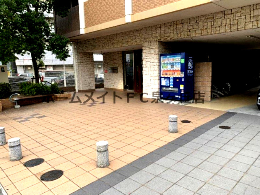 リアライズ深井駅前のエントランス