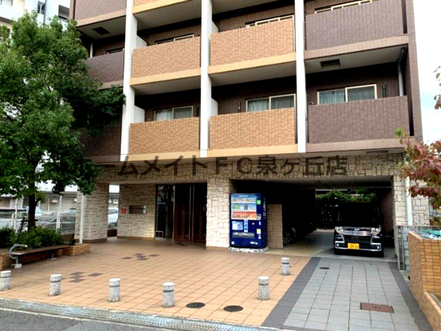 リアライズ深井駅前のエントランス
