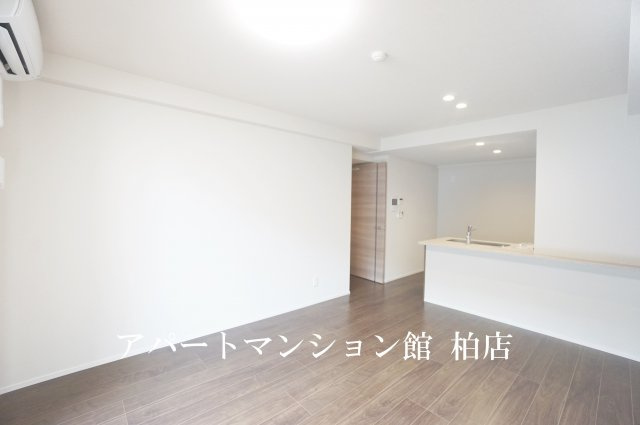 インフィニット　カンワの居間・リビング