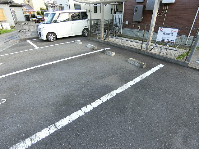 コンフォートの駐車場