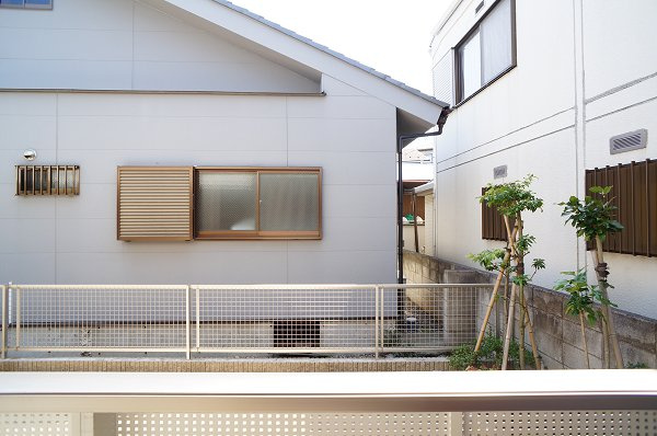 ファミール西新小岩の展望|南は平屋の戸建てなので１階でも日当たり良好♪