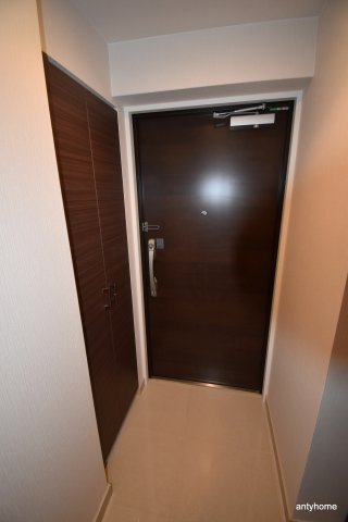 アビティ江坂　仲介手数料無料の玄関