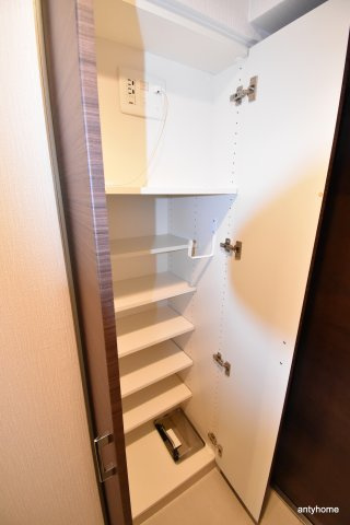 アビティ江坂　仲介手数料無料の収納