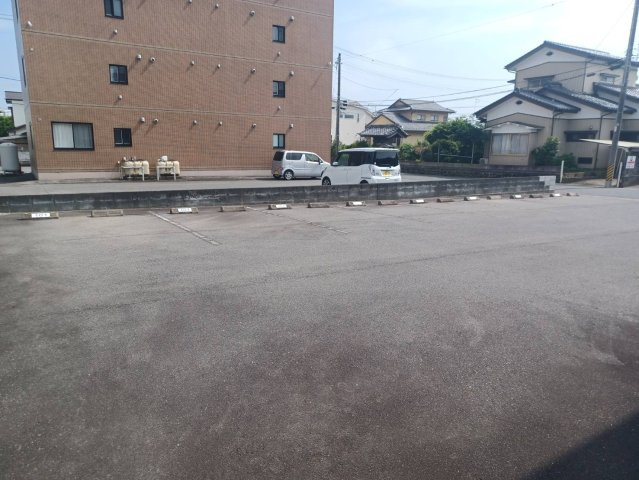 クラヴィエ南町の駐車場