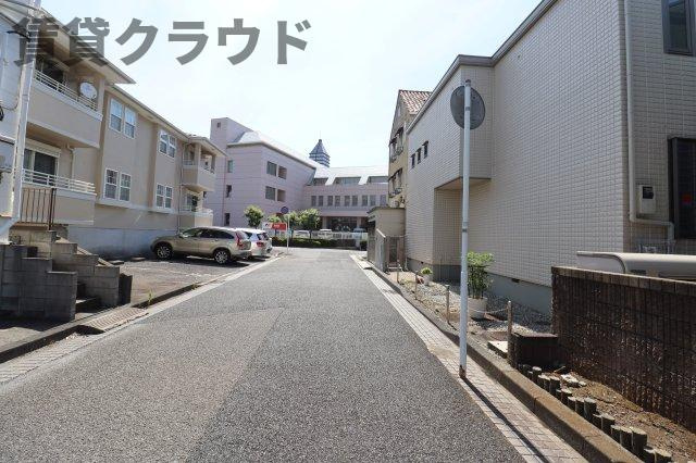 アローンヒルズの周辺