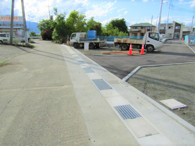 【前面道路含む現地写真】 | エンゼルハウス　甲斐市志田⑤ | 前面道路含む現地写真です