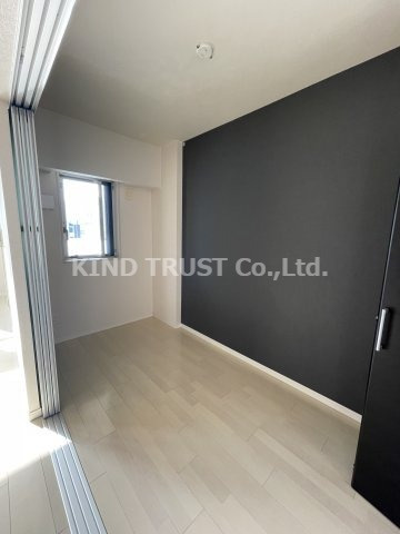 Y’sCourt 東梅田の洋室|明るい洋室です