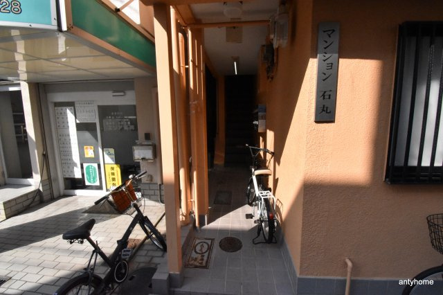 マンション石丸　仲介手数料無料のエントランス