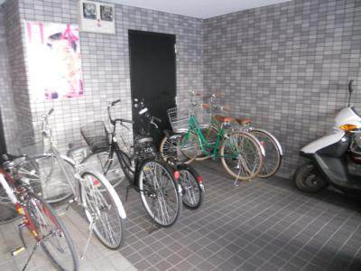 パルティール五条の駐車場|駐輪場
