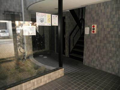 パルティール五条のエントランス