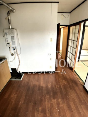 【居間・リビング】 | コーポ曙 | こちらのリビングで趣味の時間をお楽しみください