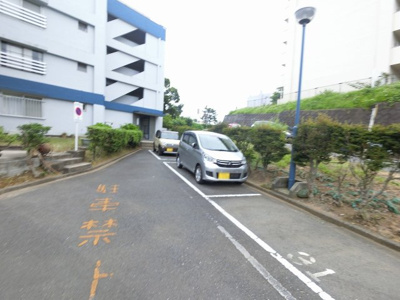 【駐車場】 | 【売主直売】汐見台団地第９住宅１６０４棟 | 平置き駐車場です。