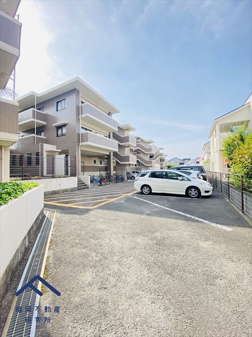 リーベスト干隈の駐車場
