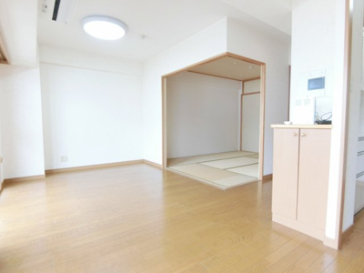 【居間・リビング】 | ライオンズプラザ神戸 | ゆったりとしたリビングです