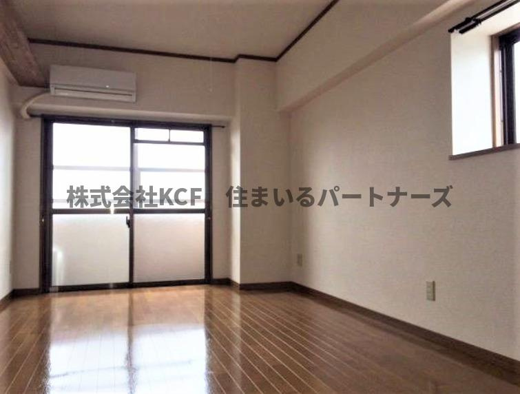 リファレンス久留米駅前の居間・リビング|こちらの居間で趣味の時間をお楽しみください