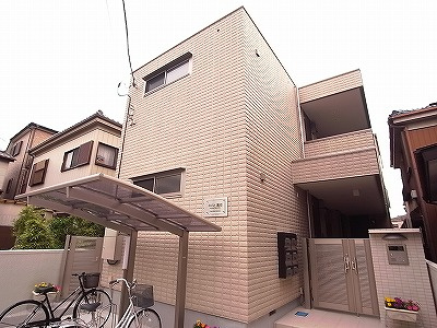 【外観】 | メゾン渡辺 | 共用部もゆったりとした造りの建物です