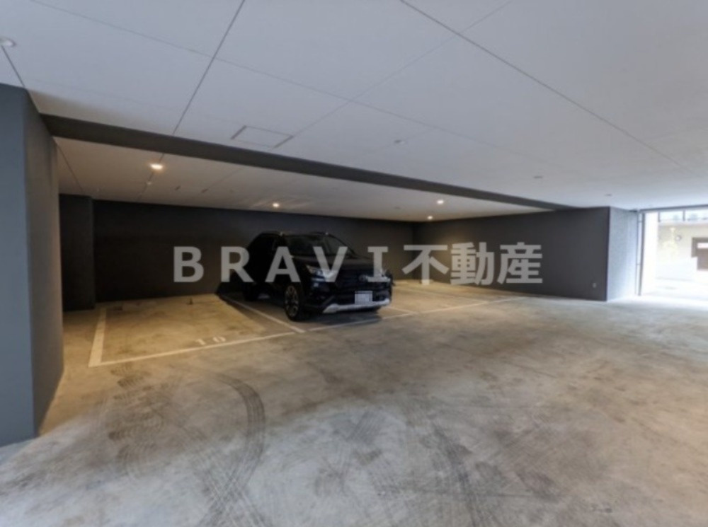 ラシュレ北浜 BRAVI不動産の駐車場|【ラシュレ北浜】平面駐車場