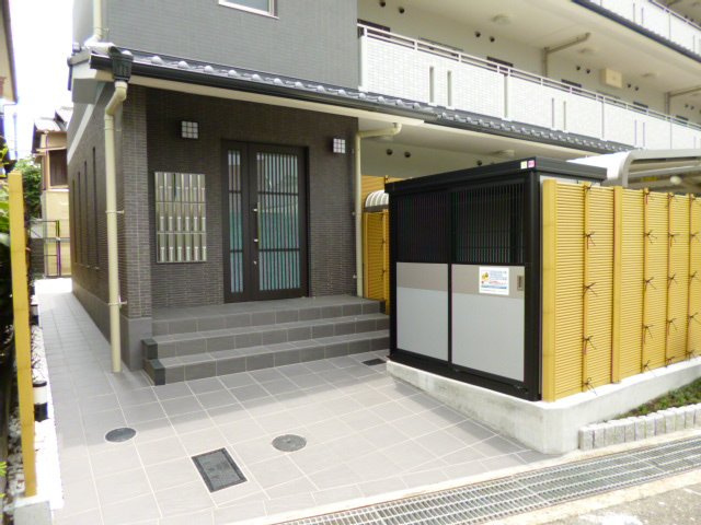 メゾンデラプラスのエントランス