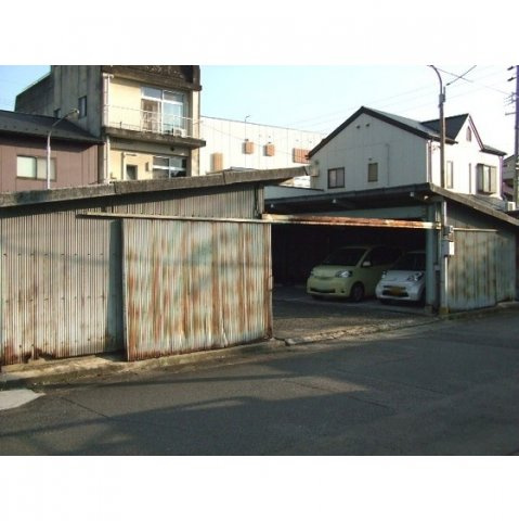 岐阜市池田町１丁目の駐車場の内装