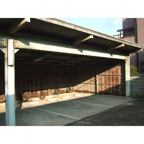 岐阜市池田町１丁目の駐車場の内装
