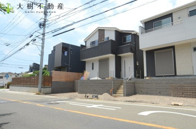 【前面道路含む現地写真】 | 海老名市望地２丁目　新築戸建て　全２棟　【仲介手数料無料】