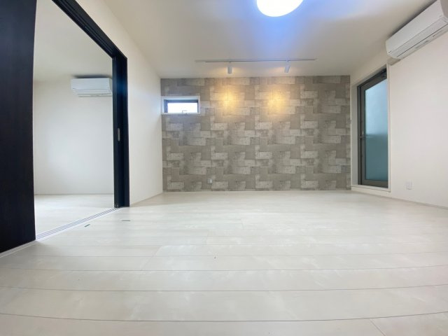 フジパレス関茶屋Ｎの居間・リビング