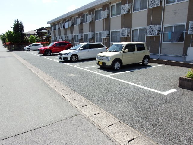 ティアラ平清水の駐車場