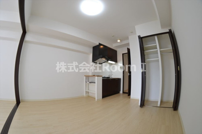 【居間・リビング】 | グランシス天満橋 | こちらのリビングで趣味の時間をお楽しみください