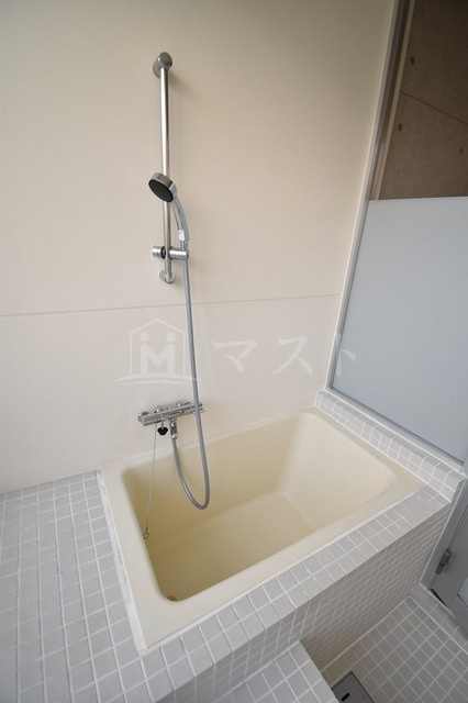 U residence 弁天町　(是空弁天)の浴室