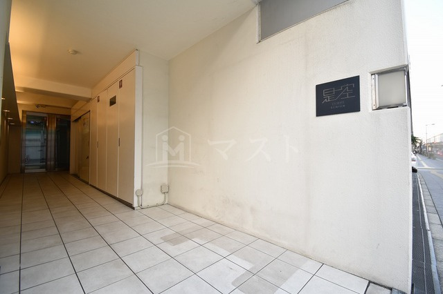 U residence 弁天町　(是空弁天)のエントランス