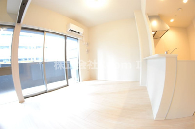 【居間・リビング】 | ATKレジデンスなにわ橋 | こちらの居間で趣味の時間をお楽しみください