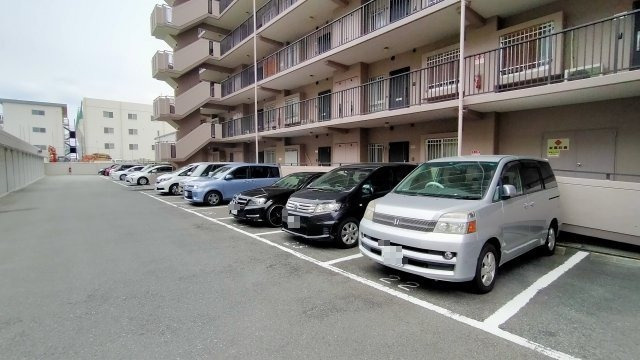 サングレール鶴見今津公園の駐車場|敷地内駐車場です♪
