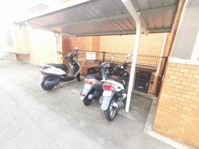 【その他共用部分】 | ライオンズマンション上永谷第２ | バイク置場です。