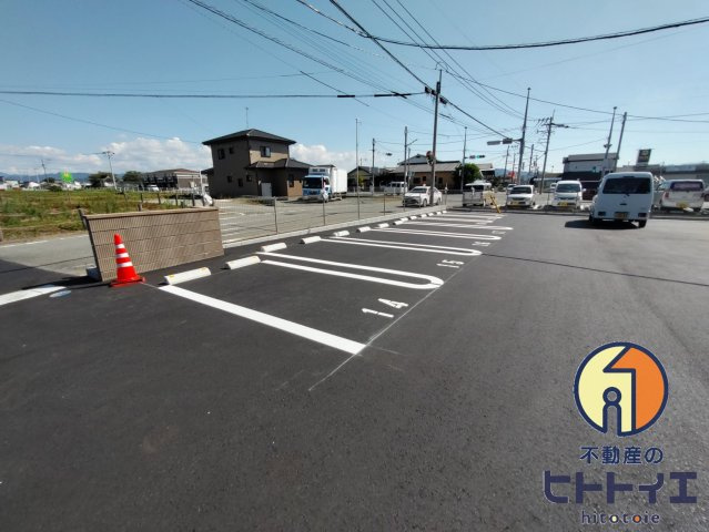 D-roomプラムの駐車場
