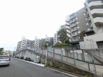 【外観】 | リーベスト保土ヶ谷Ｈ棟 | 総戸数１３０戸、平成１０年３月築、管理人は日勤勤務につき管理体制良好です♪