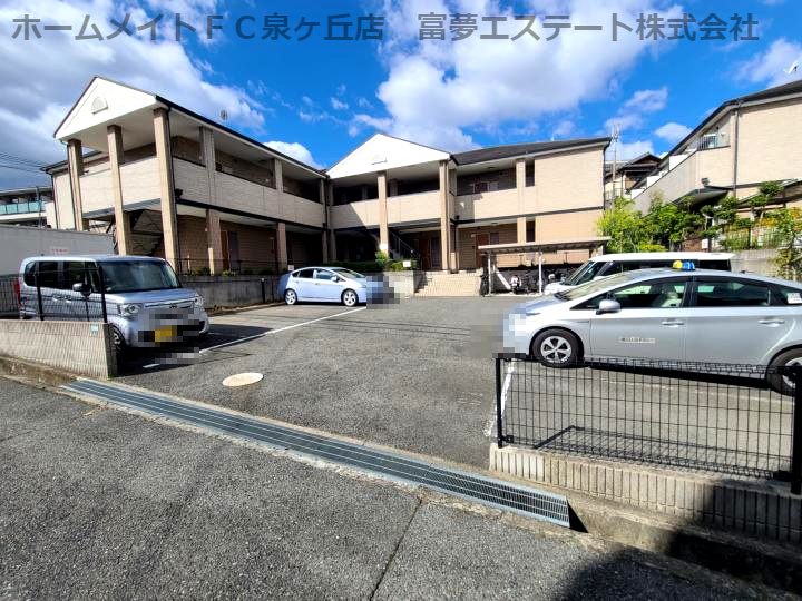ラパス高倉台Ⅱ番館の駐車場