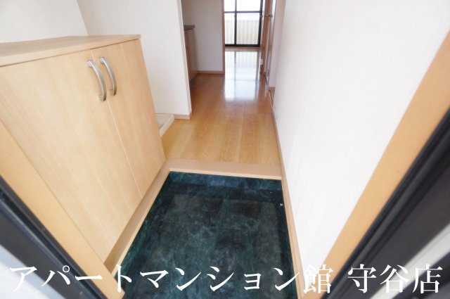 チューリップハイツの玄関