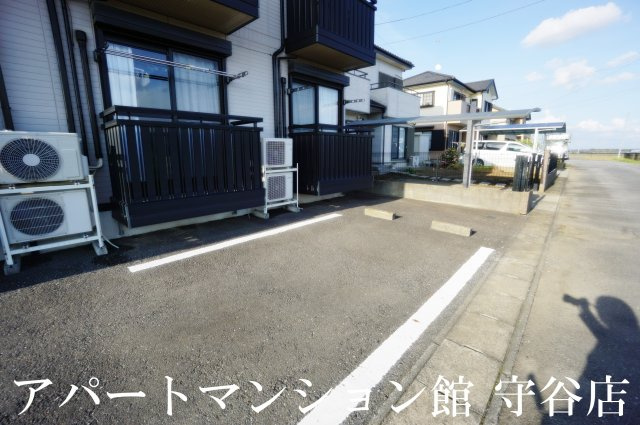 チューリップハイツの駐車場