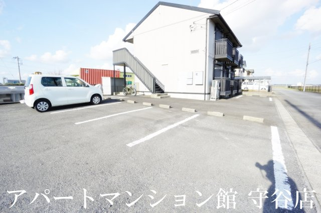 チューリップハイツの駐車場